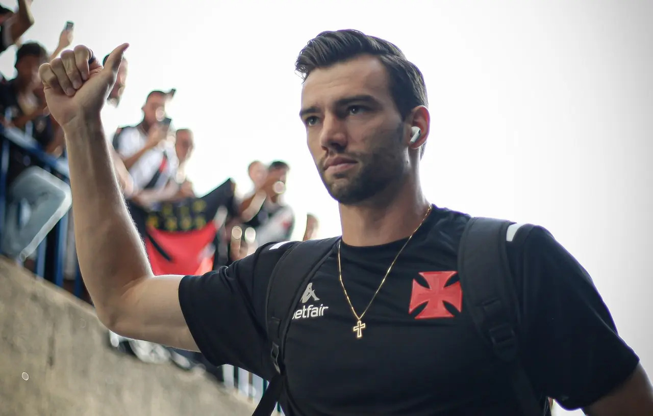 Léo Jardim brilha e se valoriza no mundo; só sai do Vasco com fortuna astronômica