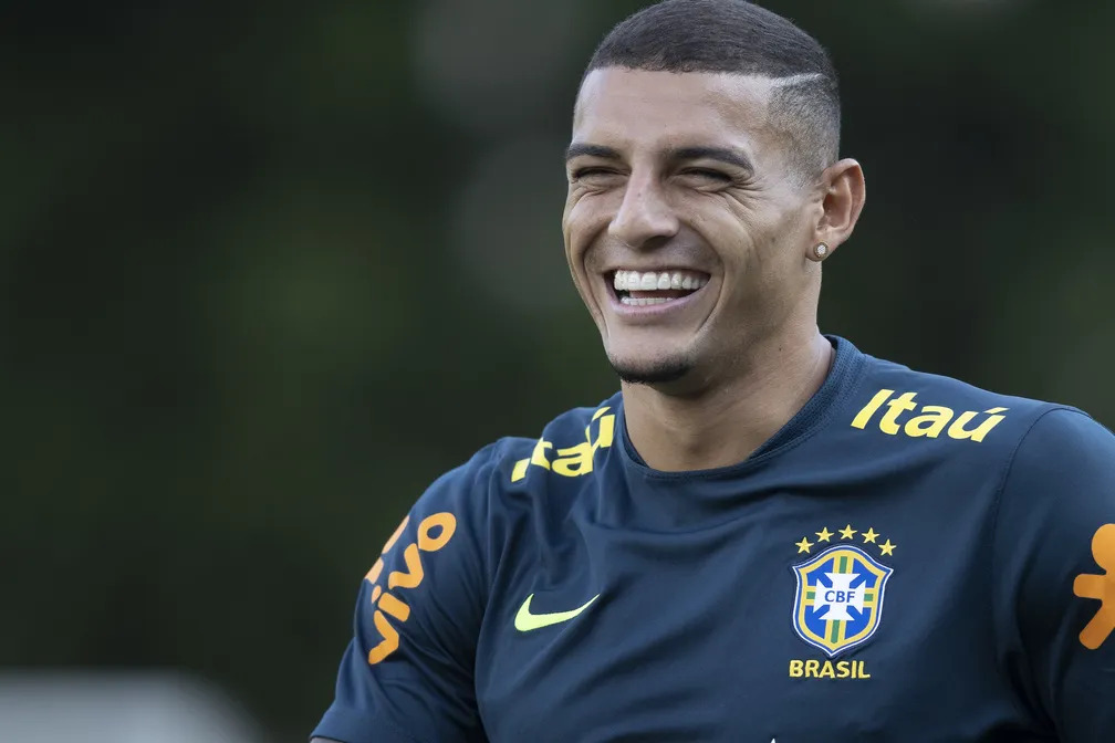 Negociações com Nathan Silva esfriam e Vasco já mira zagueiro de Seleção Brasileira no mercado