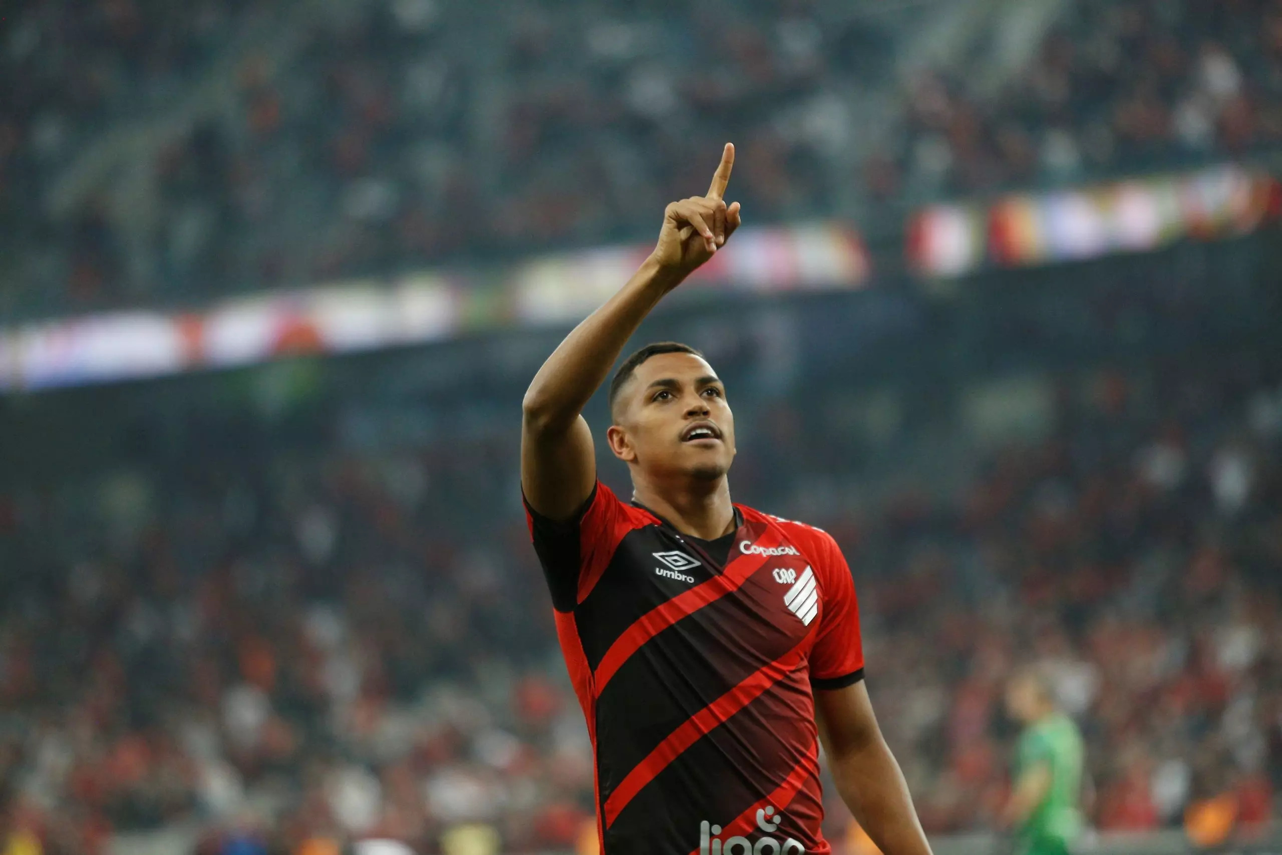 “Tem jogo e é possível”: fonte abre o jogo sobre atacante especulado no Vasco