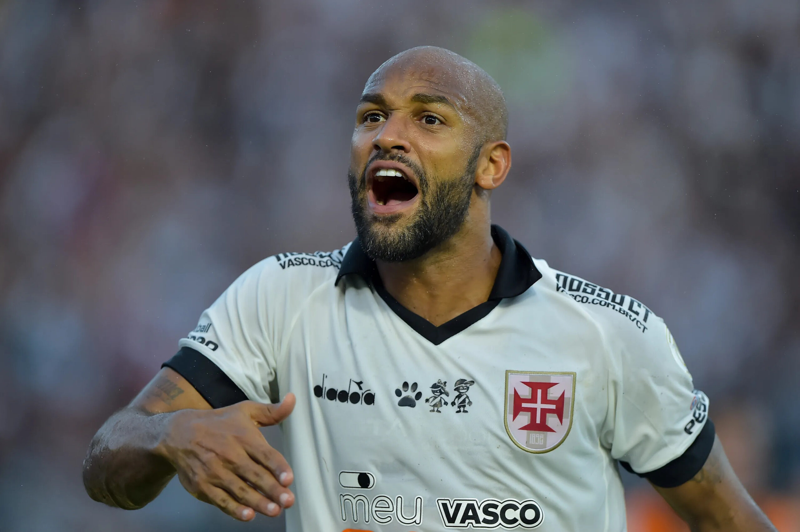 “Um dos piores técnicos que tive”: Bastos detona ex-treinador do Vasco e culpa por rebaixamento