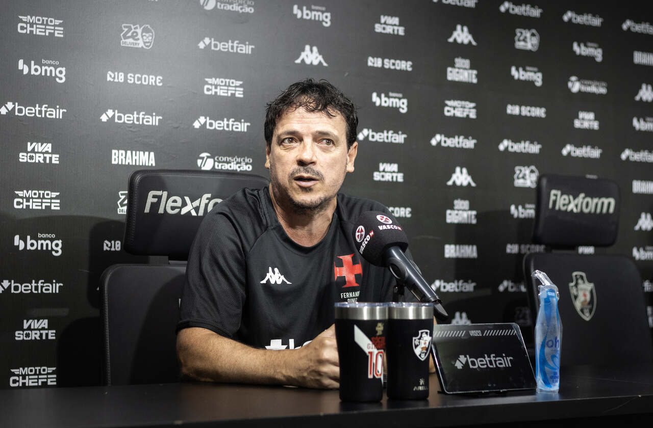 Escalado: Diniz oficializa time do Vasco com grande novidade para encarar o Red Bull Bragantino