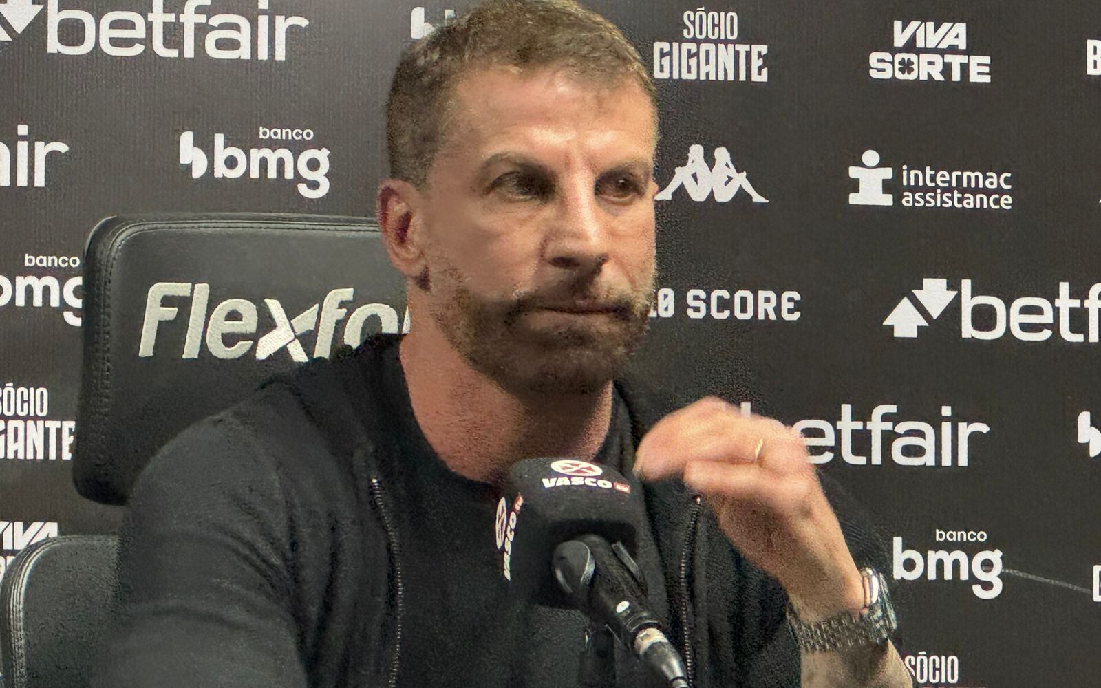 Pedrinho acerta tudo com treinador e Vasco já tem novo comandante, afirma jornalista