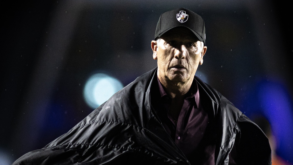 Renato muda o Vasco e banca grande novidade contra o Coritiba: é inédito