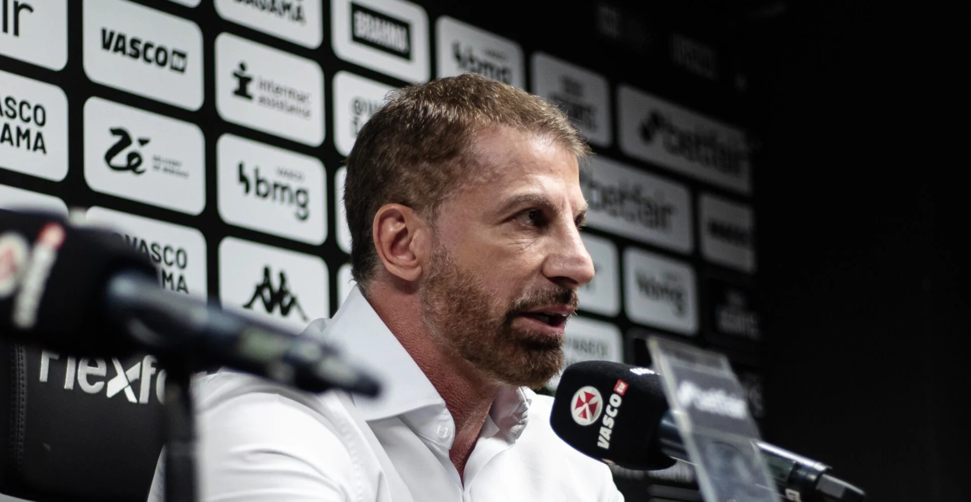 Vasco já tem negociações avançadas com novo treinador; Pedrinho agiu rápido