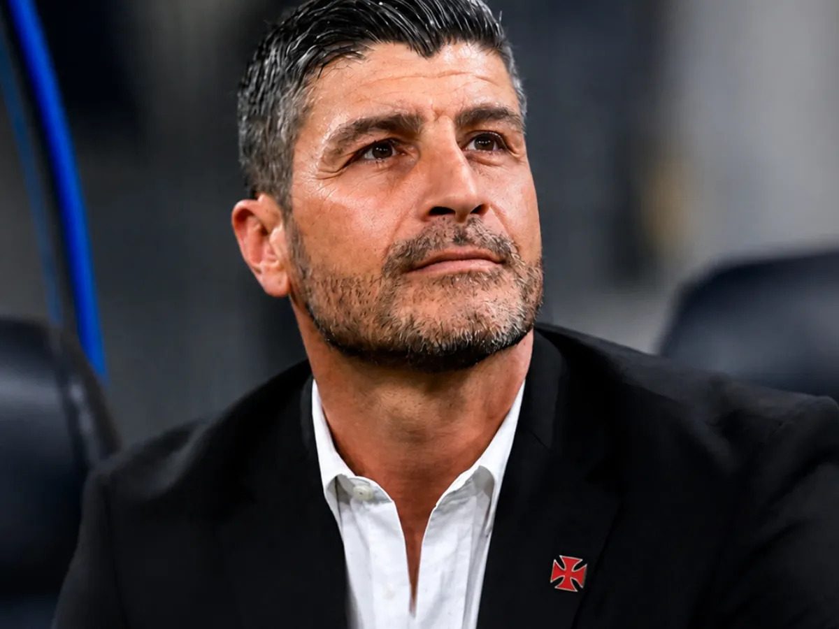 ”Fiquei apaixonado”: Pedro Emanuel comenta empate do Vasco contra o Mirassol