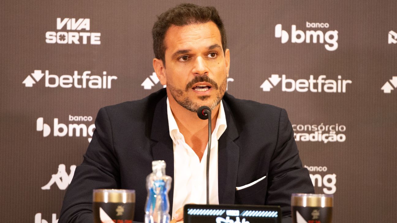 Vasco define o principal alvo para o ataque e vai com tudo para cima do jogador