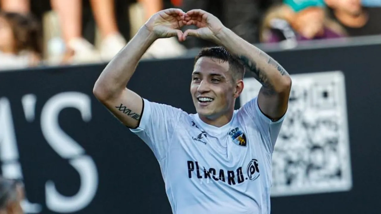 Vasco avança por centroavante e espera anunciar nos próximos dias