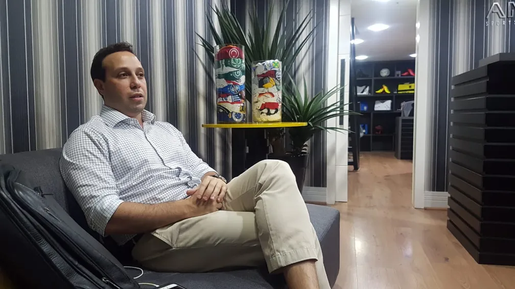 Dirigente do Vasco é citado em compra de relógio de R$ 305 mil dado a Flávio Bolsonaro